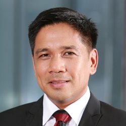 013 Cristopher C. Realina